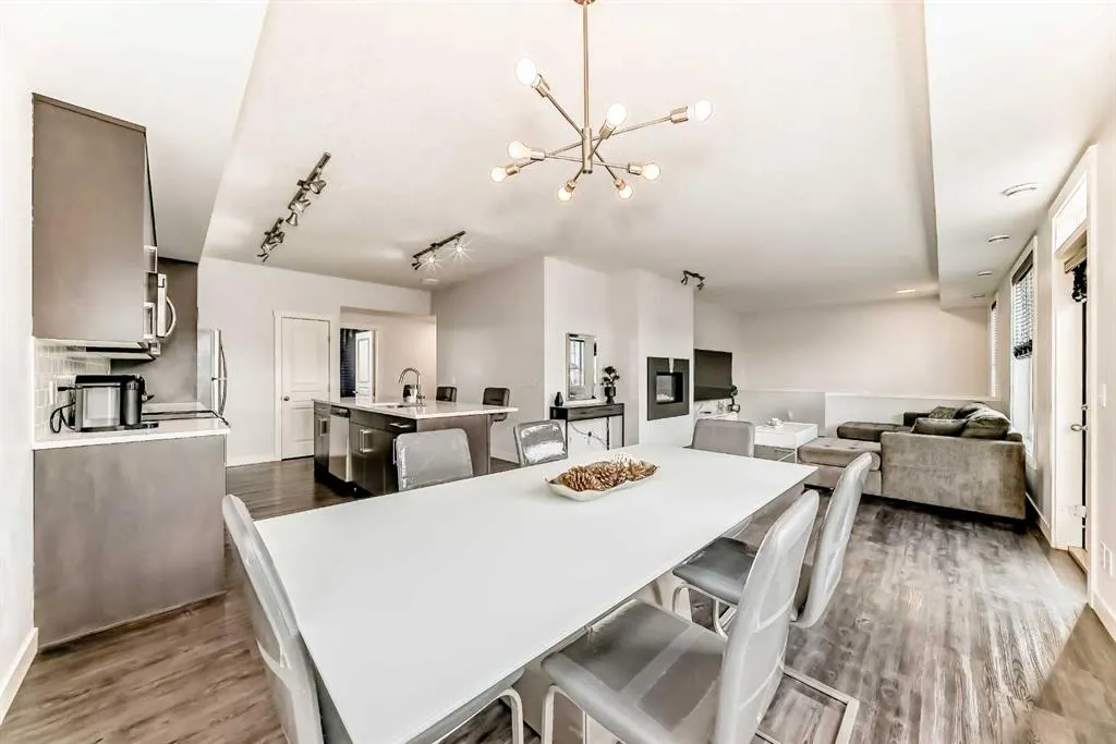 652 Cranford Walk SE