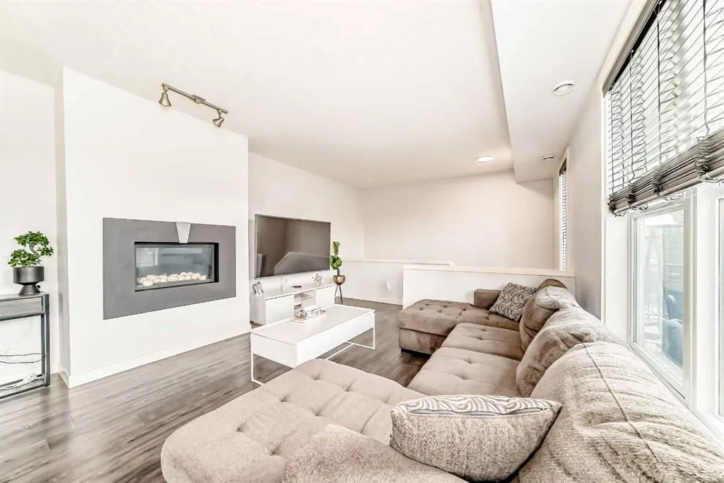 652 Cranford Walk SE