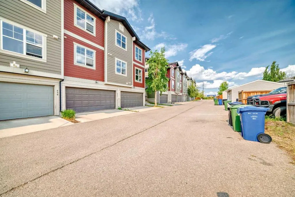 652 Cranford Walk SE