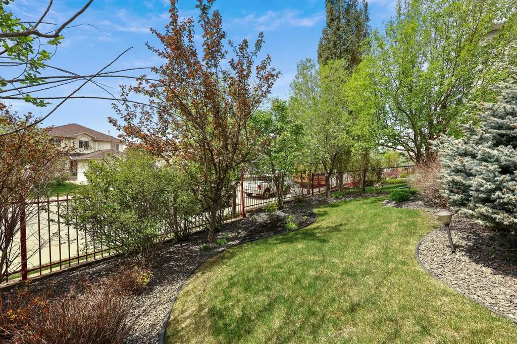 35 Rockyledge Rise NW