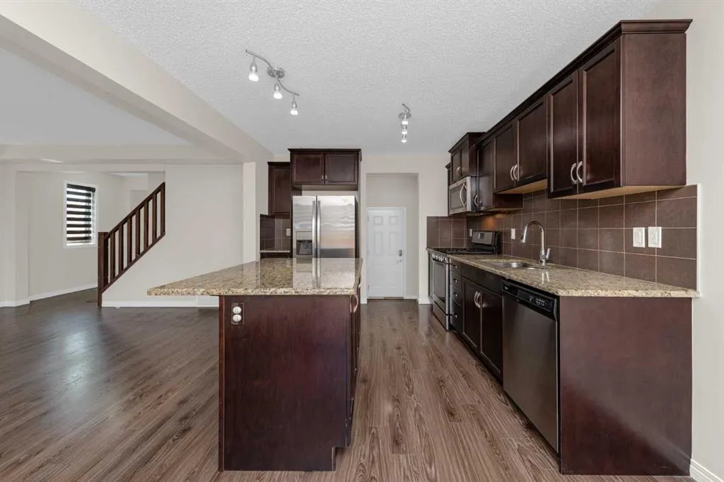 17 Cityscape View NE