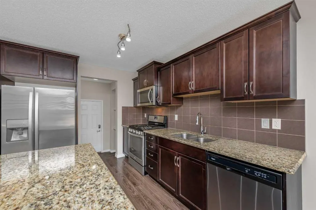 17 Cityscape View NE