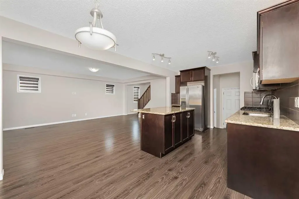 17 Cityscape View NE
