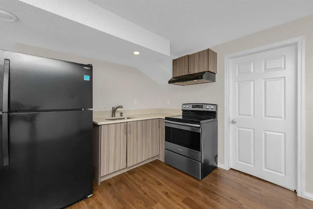 17 Cityscape View NE