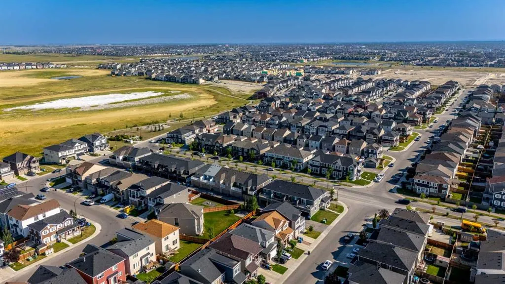 17 Cityscape View NE