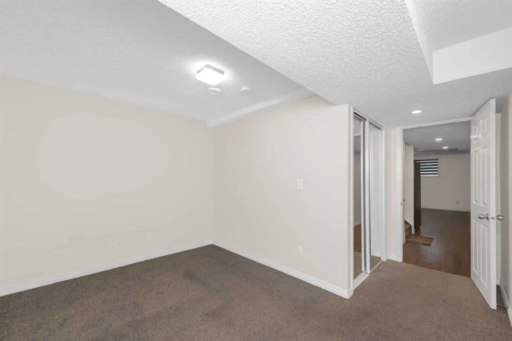 17 Cityscape View NE