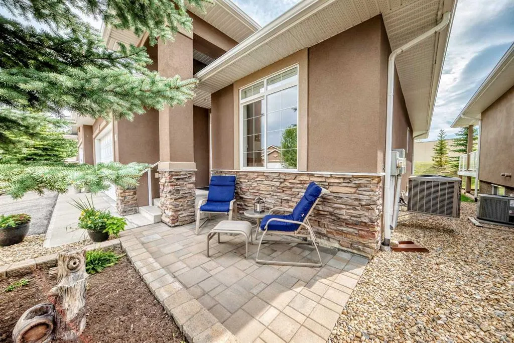 84 River Heights View