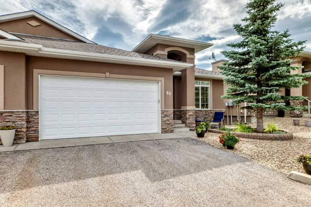 84 River Heights View