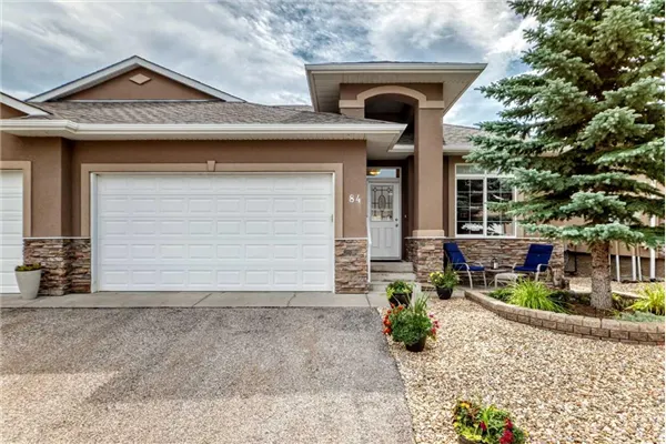 84 River Heights View