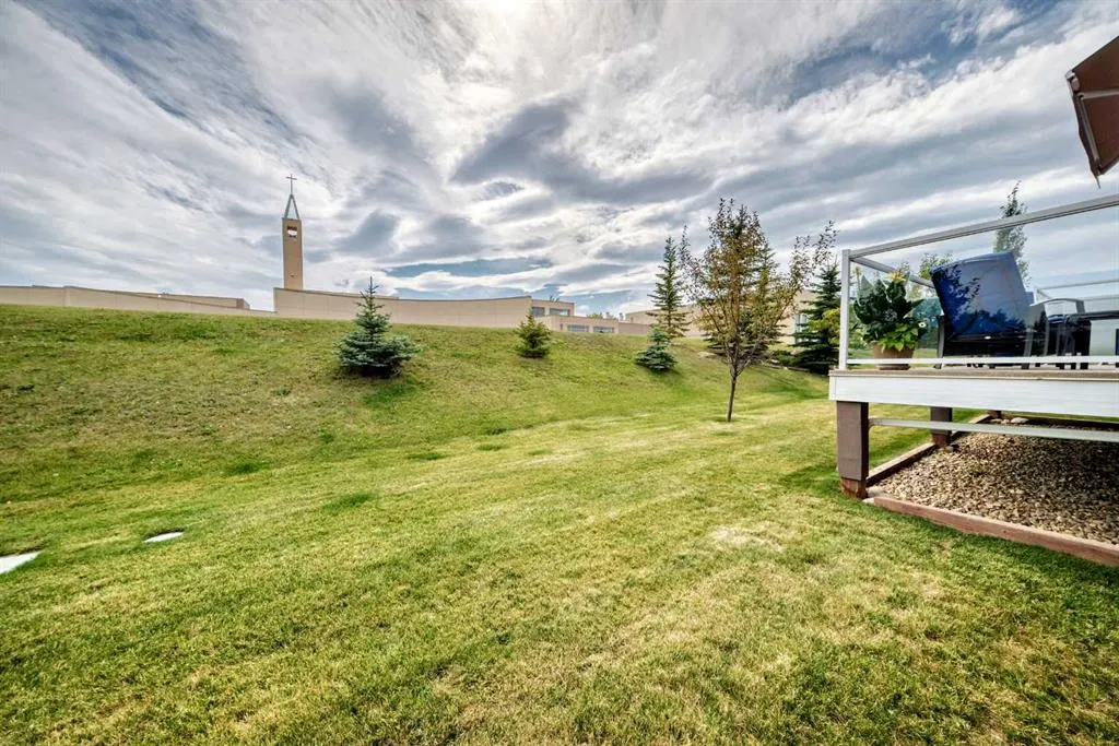 84 River Heights View