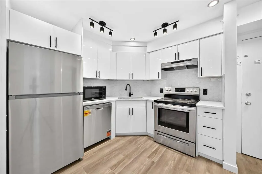 2000 Applevillage Court SE #411