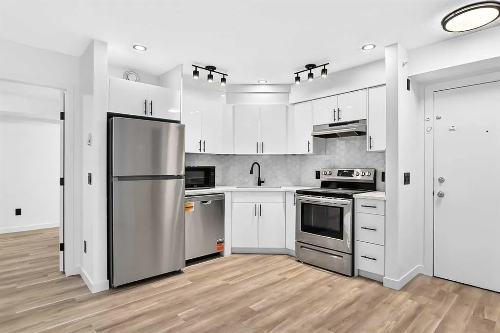 2000 Applevillage Court SE #411