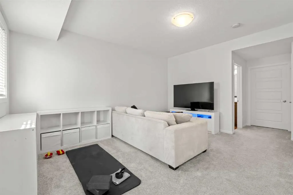 75 Evanscrest Common NW #108