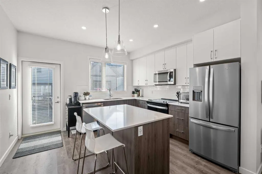 75 Evanscrest Common NW #108