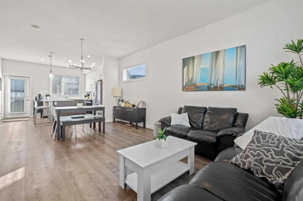 75 Evanscrest Common NW #108