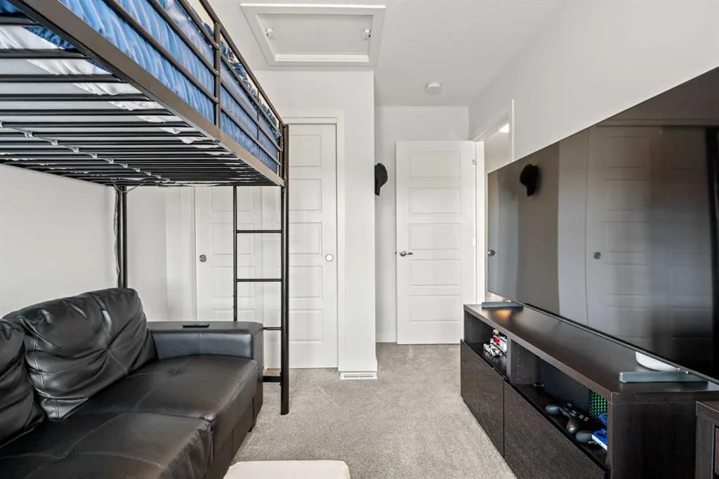 75 Evanscrest Common NW #108