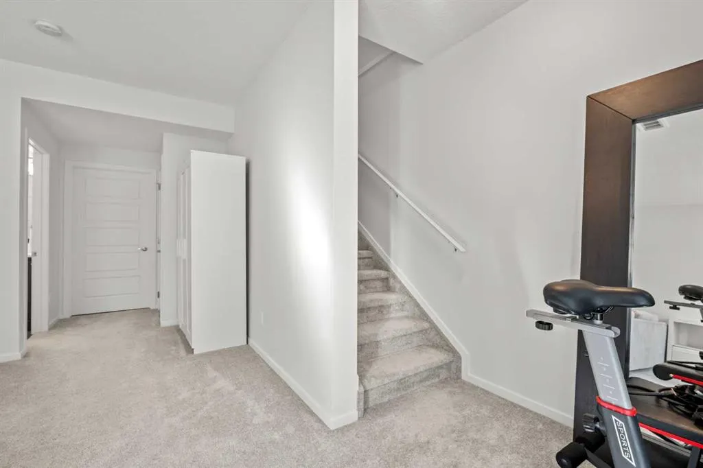 75 Evanscrest Common NW #108