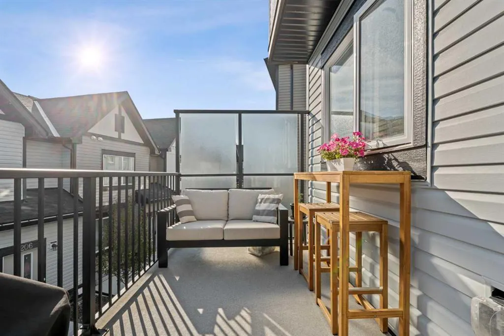 75 Evanscrest Common NW #108