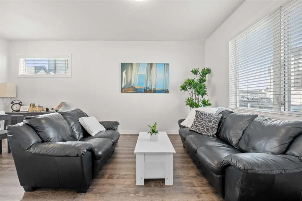 75 Evanscrest Common NW #108