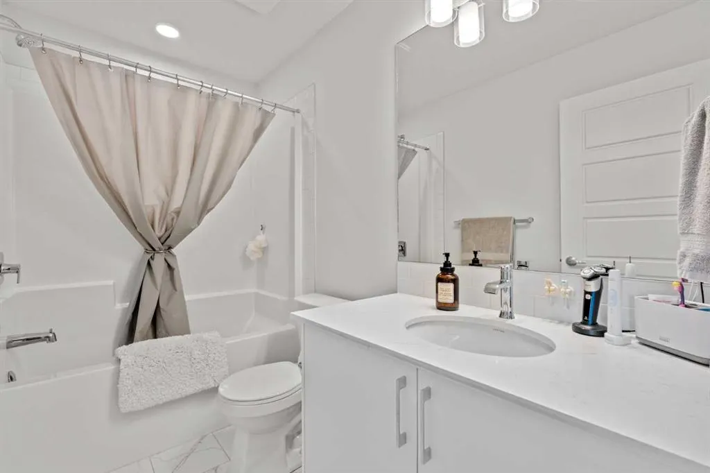 75 Evanscrest Common NW #108