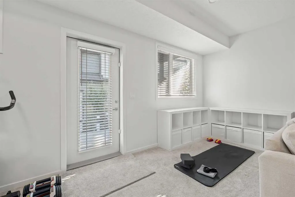 75 Evanscrest Common NW #108