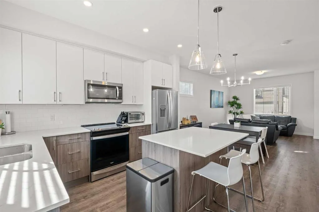 75 Evanscrest Common NW #108