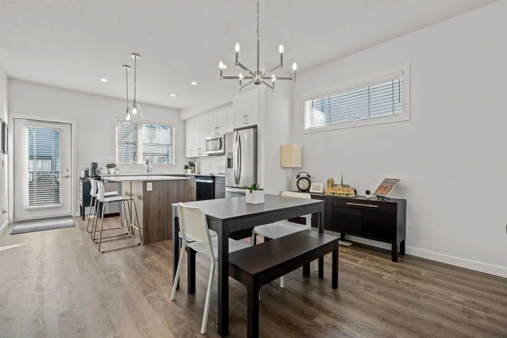 75 Evanscrest Common NW #108