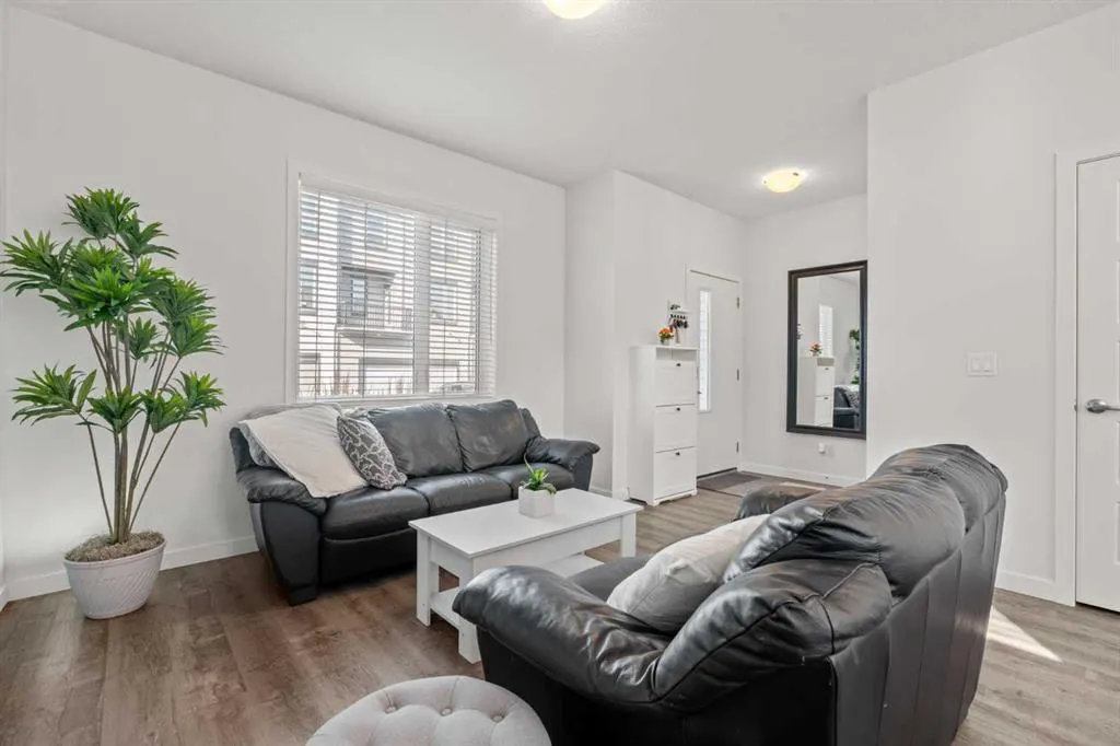 75 Evanscrest Common NW #108