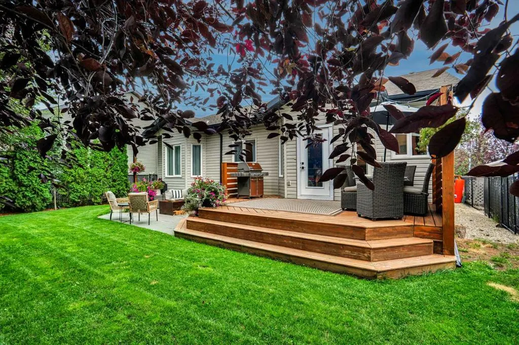 112 Aspen Creek Crescent