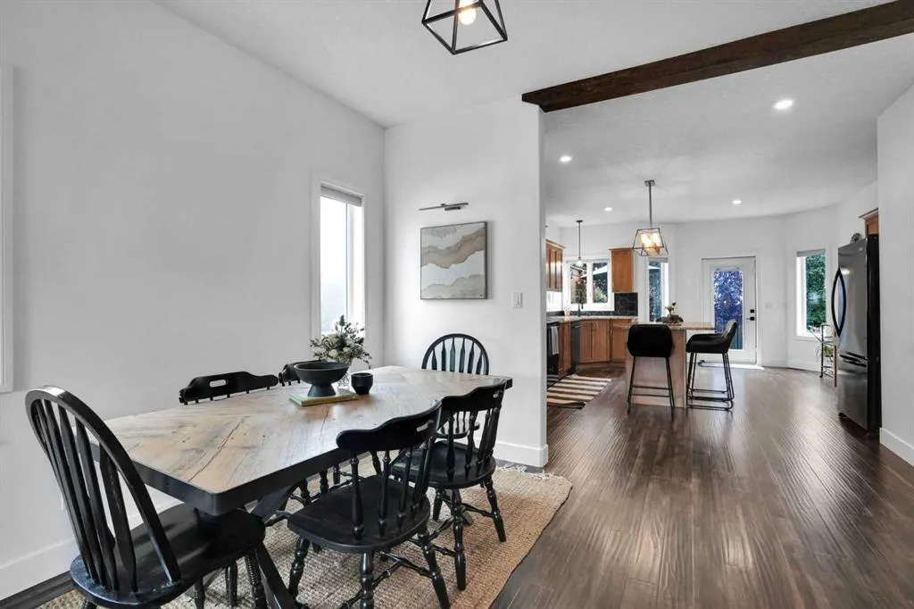 112 Aspen Creek Crescent