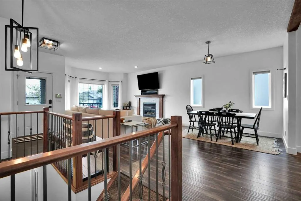 112 Aspen Creek Crescent