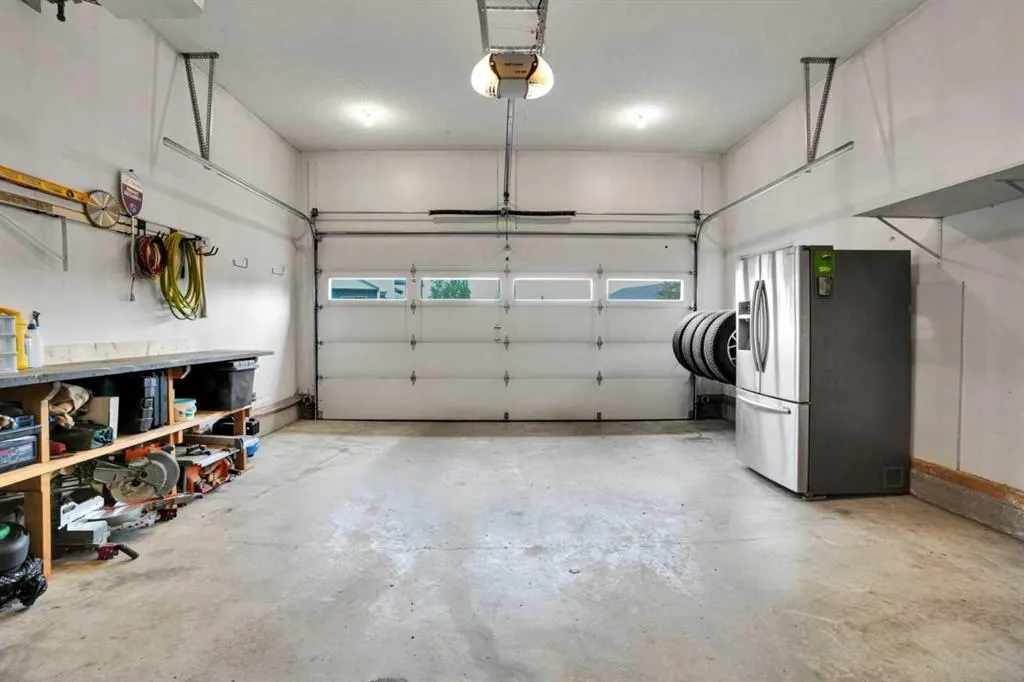 112 Aspen Creek Crescent
