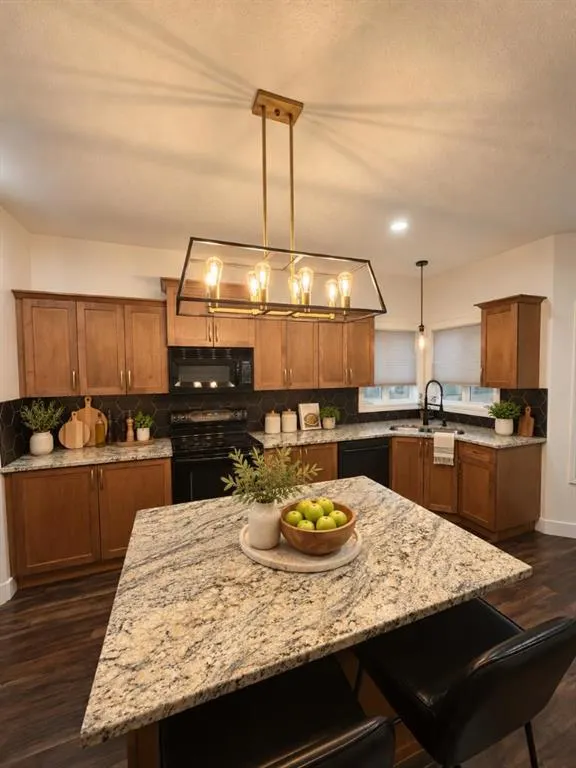 112 Aspen Creek Crescent