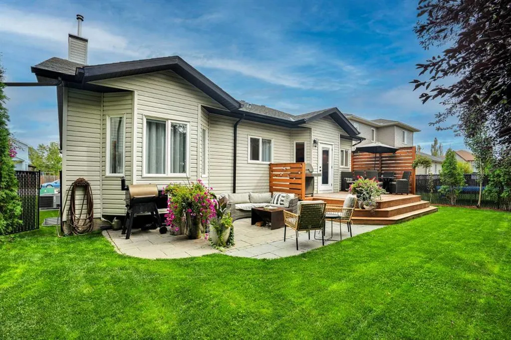 112 Aspen Creek Crescent