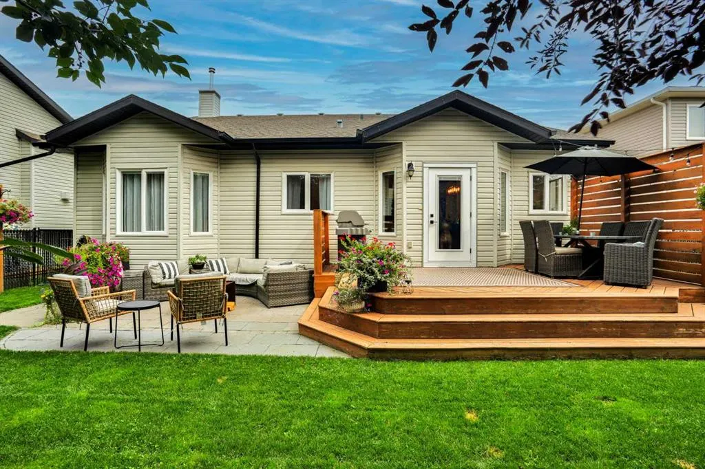 112 Aspen Creek Crescent