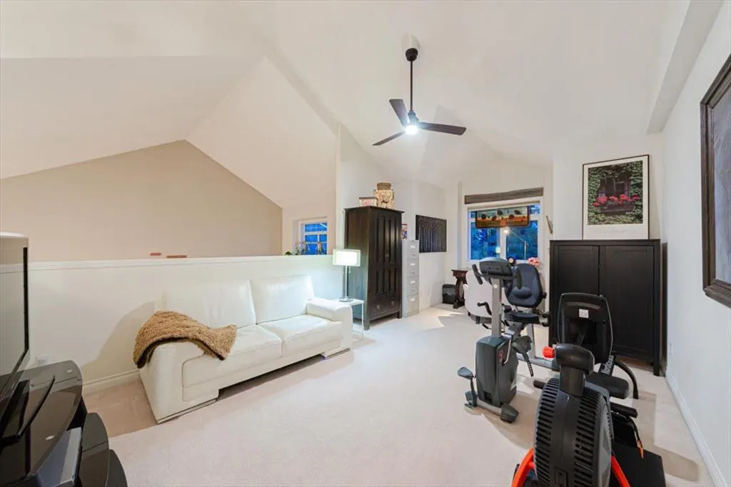 10 Varsity Estates Park NW