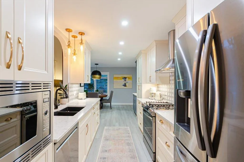 10 Varsity Estates Park NW