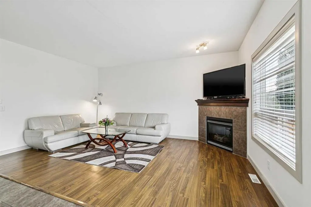 67 Everwoods Park SW