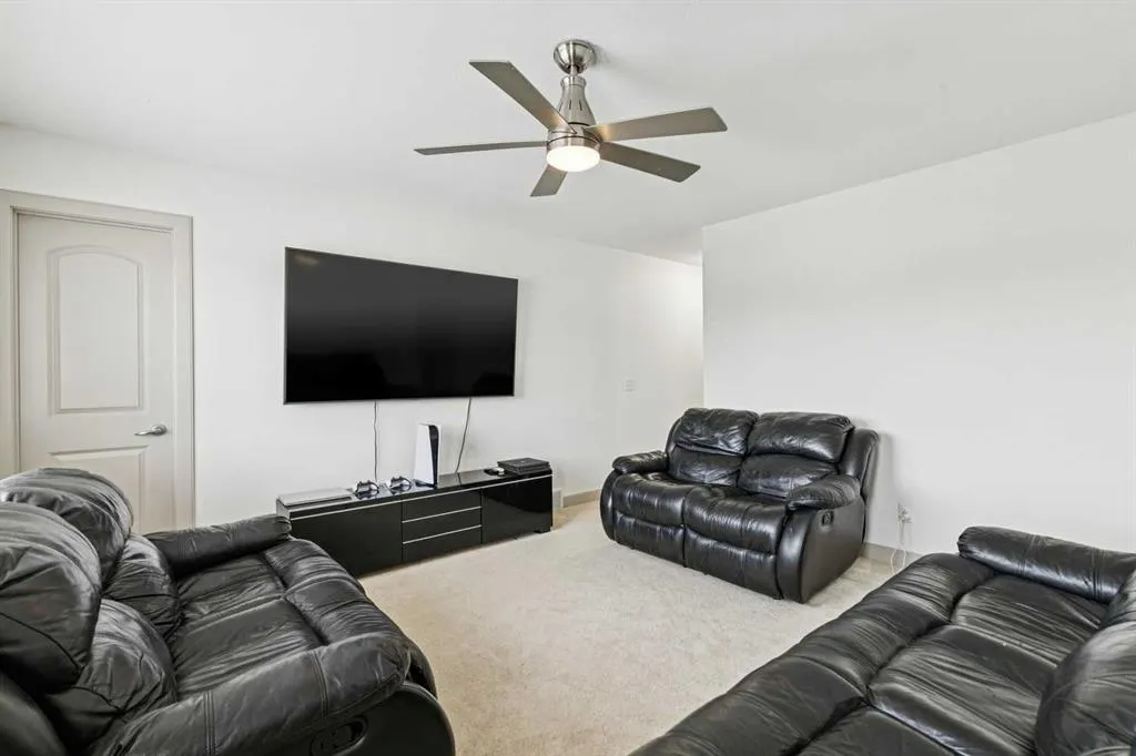 67 Everwoods Park SW