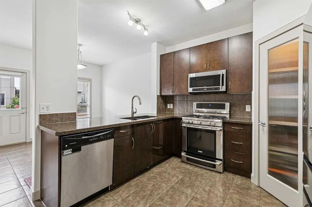67 Everwoods Park SW