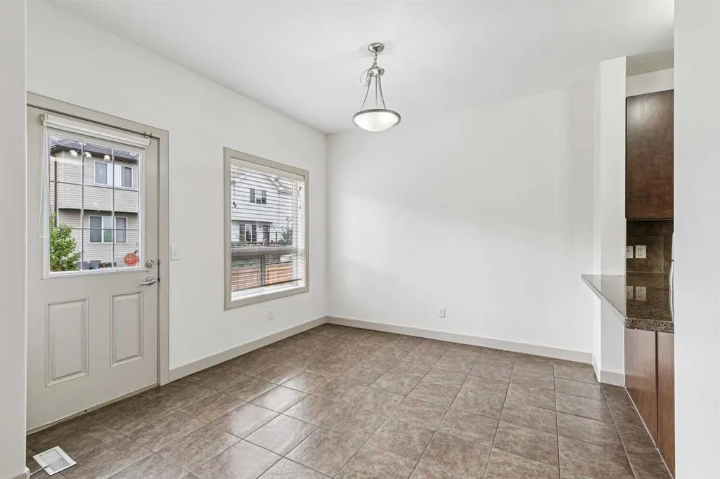 67 Everwoods Park SW