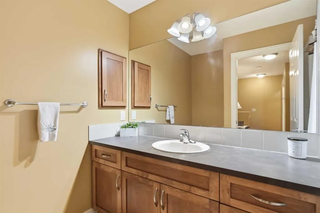 308 11 Avenue NW #121