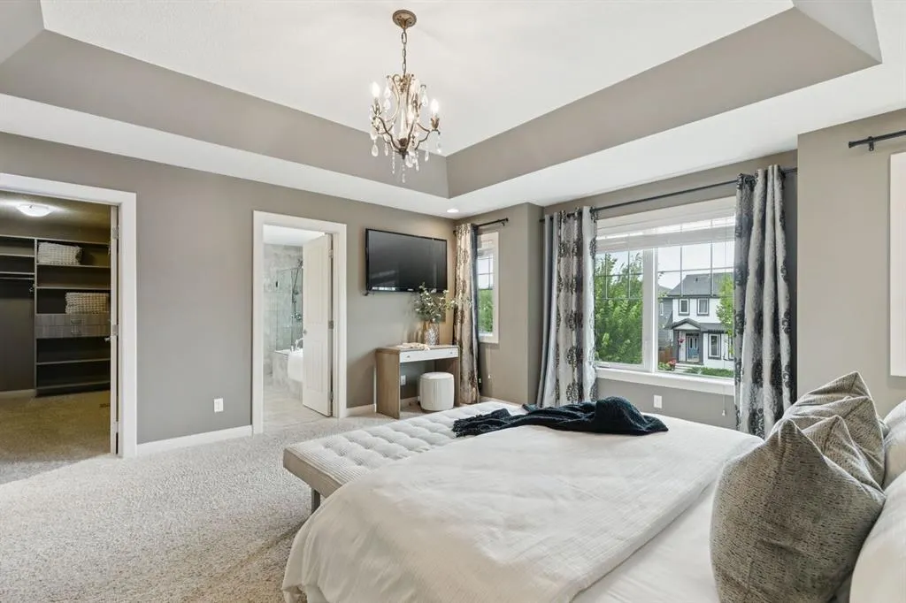 982 Evanston Drive NW