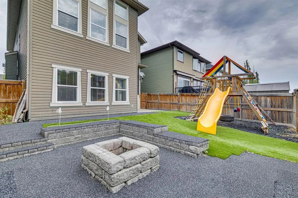 982 Evanston Drive NW