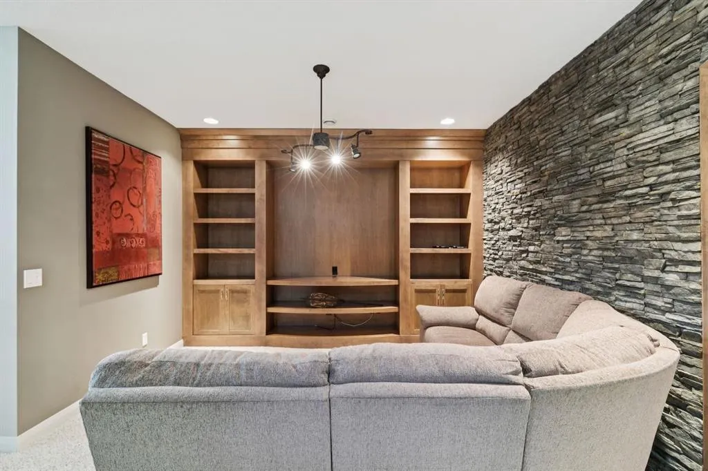 982 Evanston Drive NW