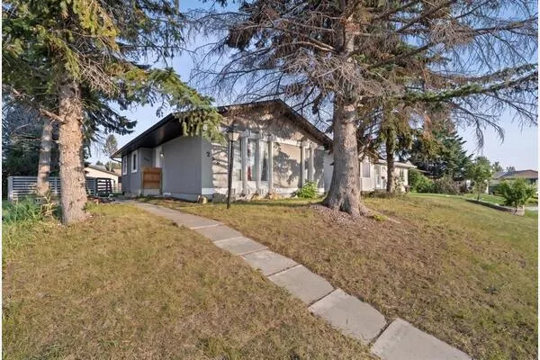 259 Manora Crescent NE