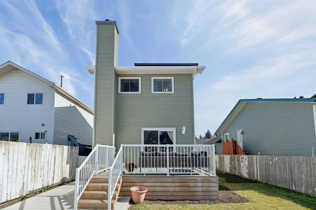76 Martindale Close NE