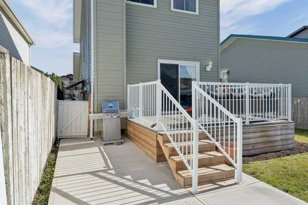 76 Martindale Close NE