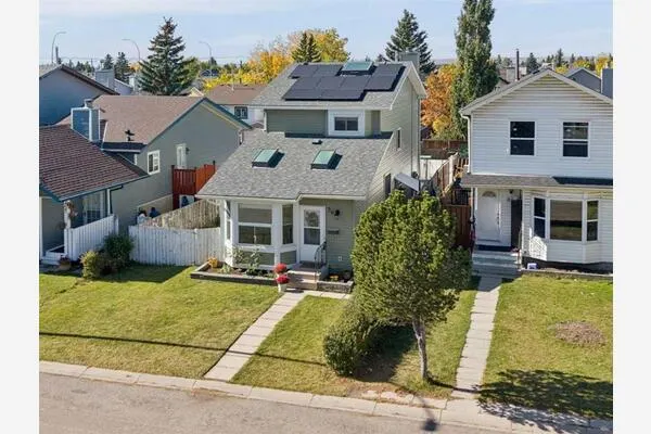 76 Martindale Close NE