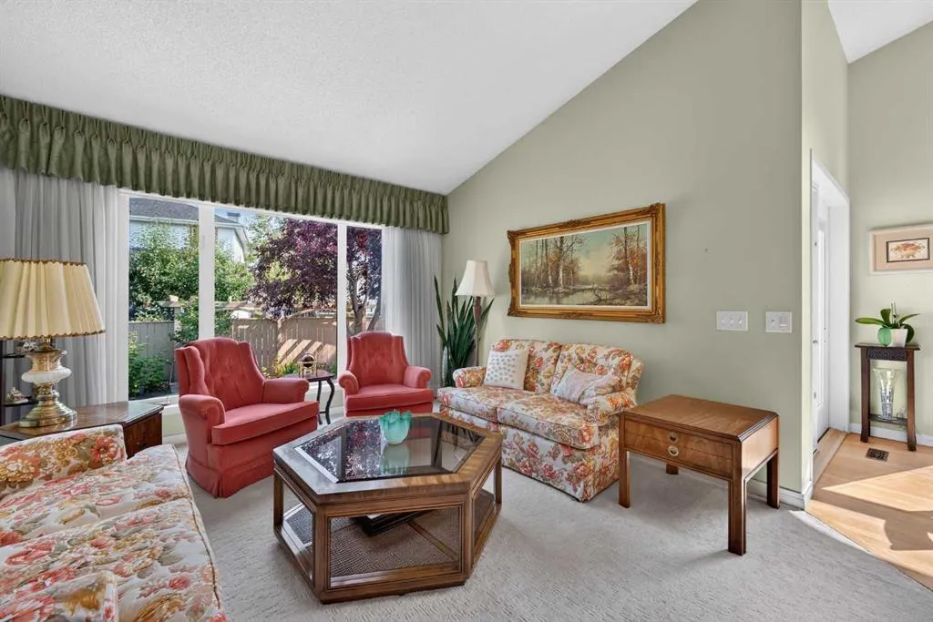 51 Chaparral Heath SE
